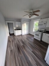 128 Woods Ave, Unit Second Floor in Rockville Centre, NY - Building Photo - Building Photo