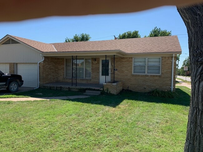 property at 901 S Clifton Ave