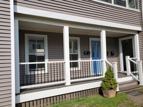 484 Main St, Unit Apt101 PrivateEntrance in Biddeford, ME - Building Photo - Building Photo