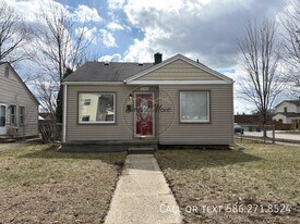 2300 Guthrie Ave in Royal Oak, MI - Building Photo