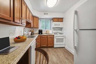 Hamilton Springs Apartments in Baltimore, MD - Foto de edificio - Building Photo