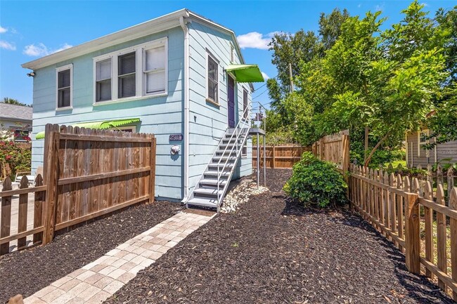 property at 2501 Oakdale St S