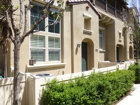 416 W Linden Dr, Unit River Bend in Orange, CA - Building Photo