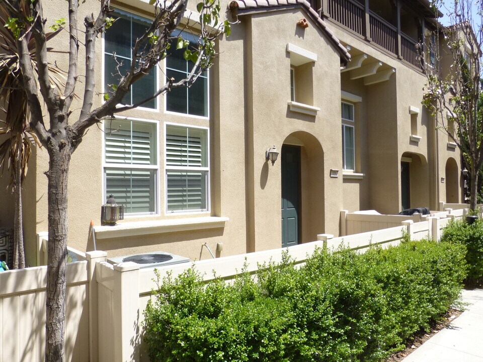 416 W Linden Dr, Unit River Bend in Orange, CA - Building Photo