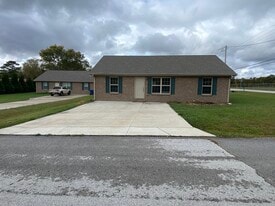 367 Hendrixson Dr in Manchester, TN - Building Photo