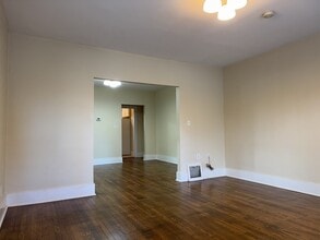 115 W Crystal Lake Ave in Crystal Lake, IL - Building Photo - Building Photo