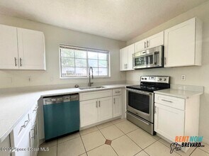601 7 Gables Cir SE in Palm Bay, FL - Building Photo - Building Photo