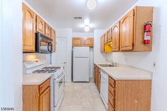 22 Deer Hill Ct in Boonton, NJ - Building Photo - Building Photo