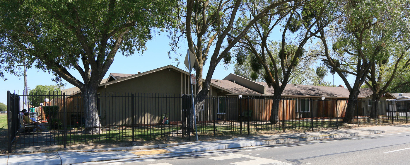 Alta Redwood Apartments in Sacramento, CA - Foto de edificio