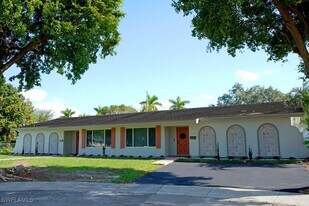 10701 SW 77th Ct in Miami, FL - Building Photo
