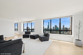 180 E Pearson St in Chicago, IL - Building Photo - Building Photo