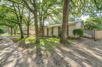 2909 White Oak Ln in Bedford, TX - Building Photo - Building Photo
