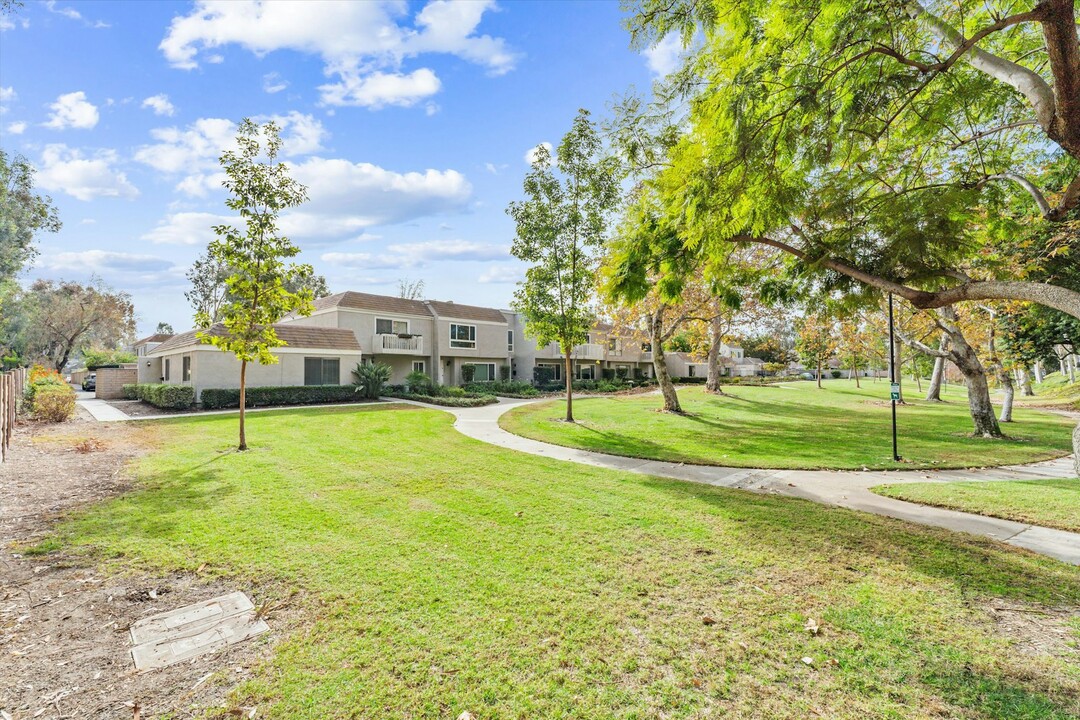 21934 Lakeland Ave in Lake Forest, CA - Building Photo