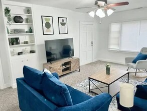 4946 Camden St, Unit Big Camden in Indianapolis, IN - Foto de edificio - Building Photo