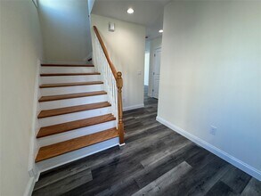 102 Elm Ave in Glen Cove, NY - Foto de edificio - Building Photo