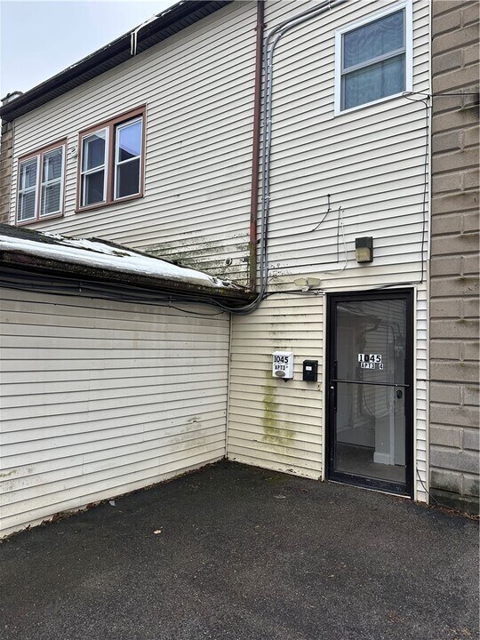 1045 S Clinton Ave in Rochester, NY - Building Photo