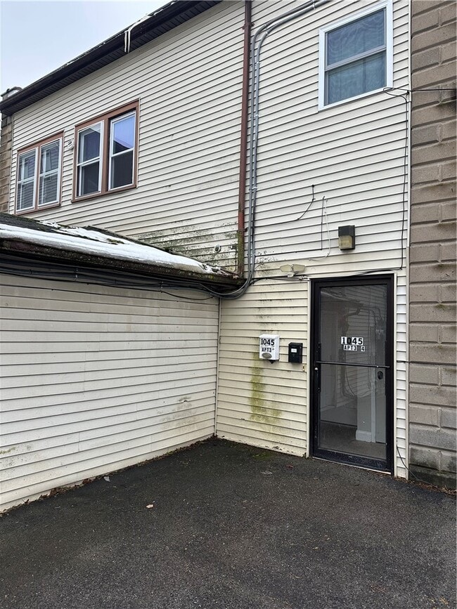 1045 S Clinton Ave in Rochester, NY - Building Photo - Building Photo