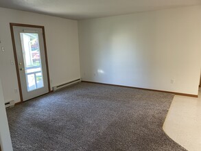 129 Hialeah St, Unit #3 in Osceola, WI - Foto de edificio - Building Photo