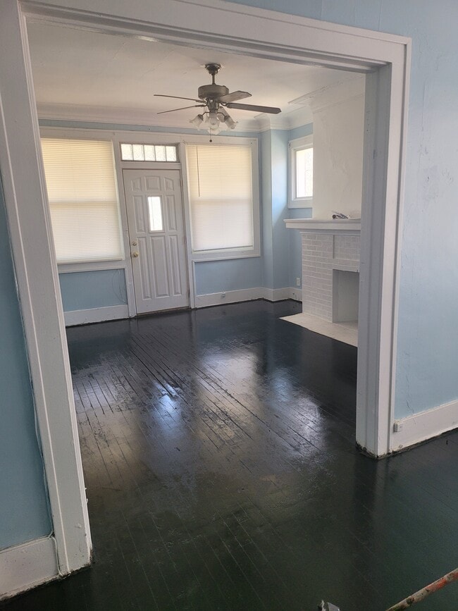 2307 W Grand St, Unit APT 1