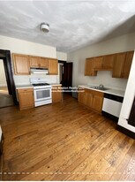 211 Holland St, Unit 2 in Somerville, MA - Building Photo