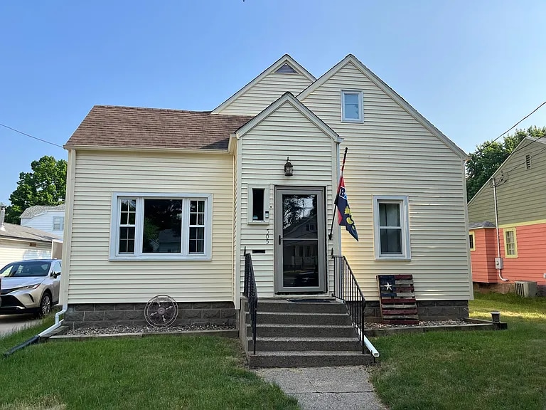 505 W Main St in Sparta, WI - Building Photo