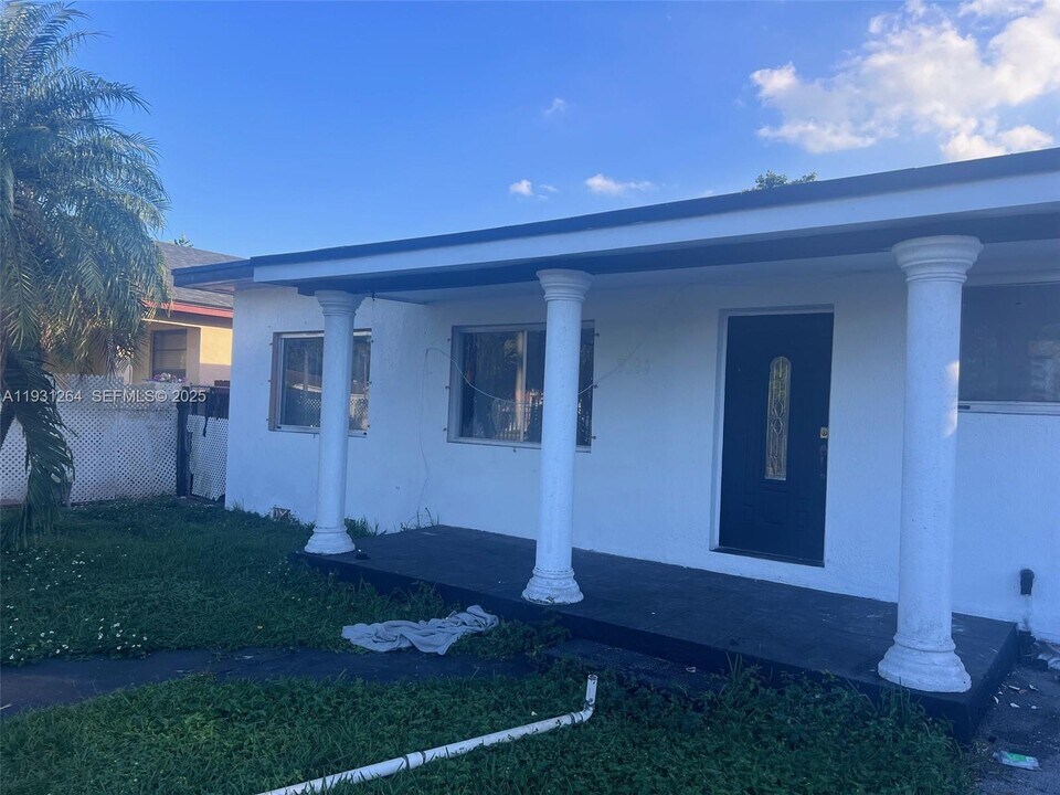 3090 NW 29th St in Miami, FL - Building Photo