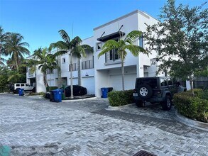 821 NE 17th Ave in Fort Lauderdale, FL - Building Photo - Building Photo