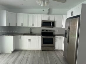 20028 SW 124th Pl in Miami, FL - Building Photo - Building Photo