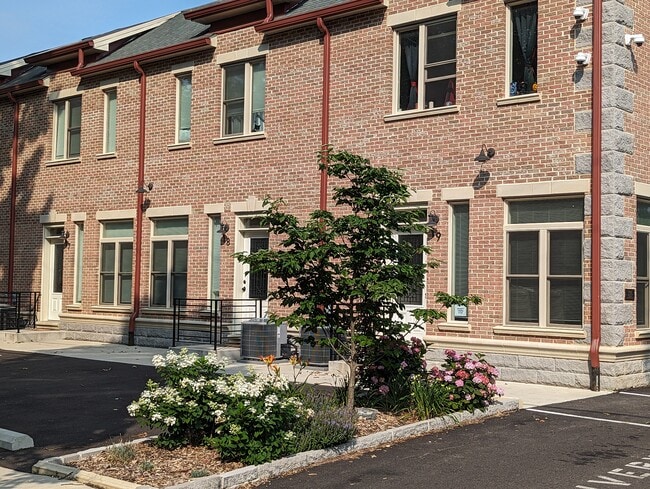 property at 225 W Pastorius St