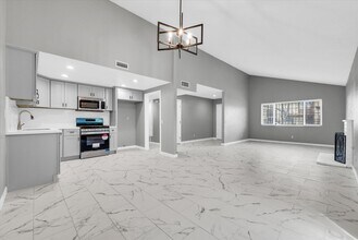 1046 N Clifford Ave, Unit A in Rialto, CA - Building Photo - Building Photo