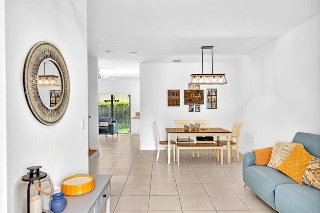 4668 Banker Ter in Davie, FL - Building Photo - Building Photo