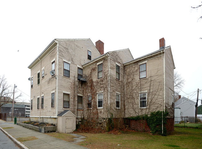 180 Walnut St in New Bedford, MA - Building Photo - Building Photo