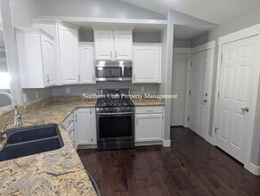 1041 Allen Peak Cir in Ogden, UT - Building Photo - Building Photo