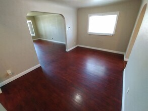 404 Camellia Way in Modesto, CA - Building Photo - Building Photo