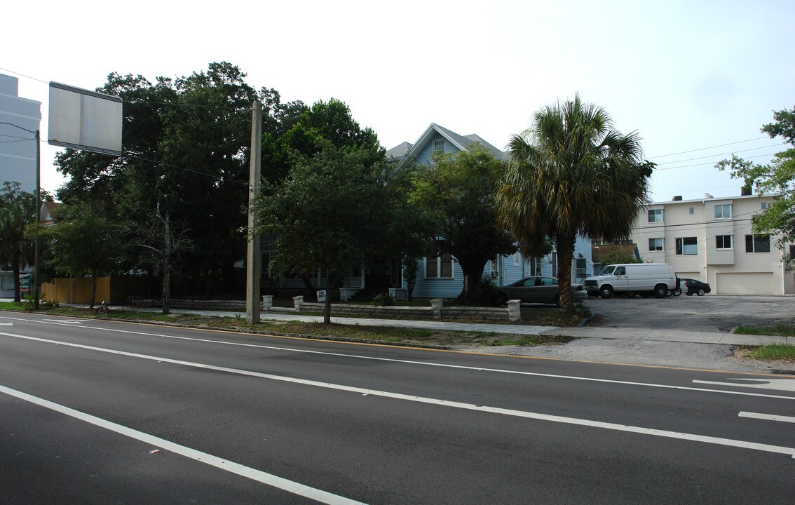 326 6th Ave N in St. Petersburg, FL - Building Photo