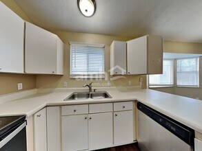 5870 S Clear Vista Dr in Kearns, UT - Building Photo - Building Photo