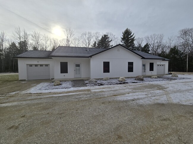 48 Bouchard Dr, Unit 1 in Orrington, ME - Building Photo - Building Photo