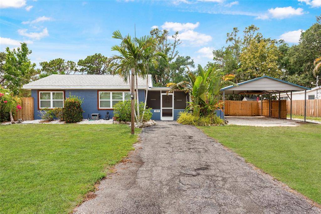 120 Magnolia Ave in Englewood, FL - Building Photo