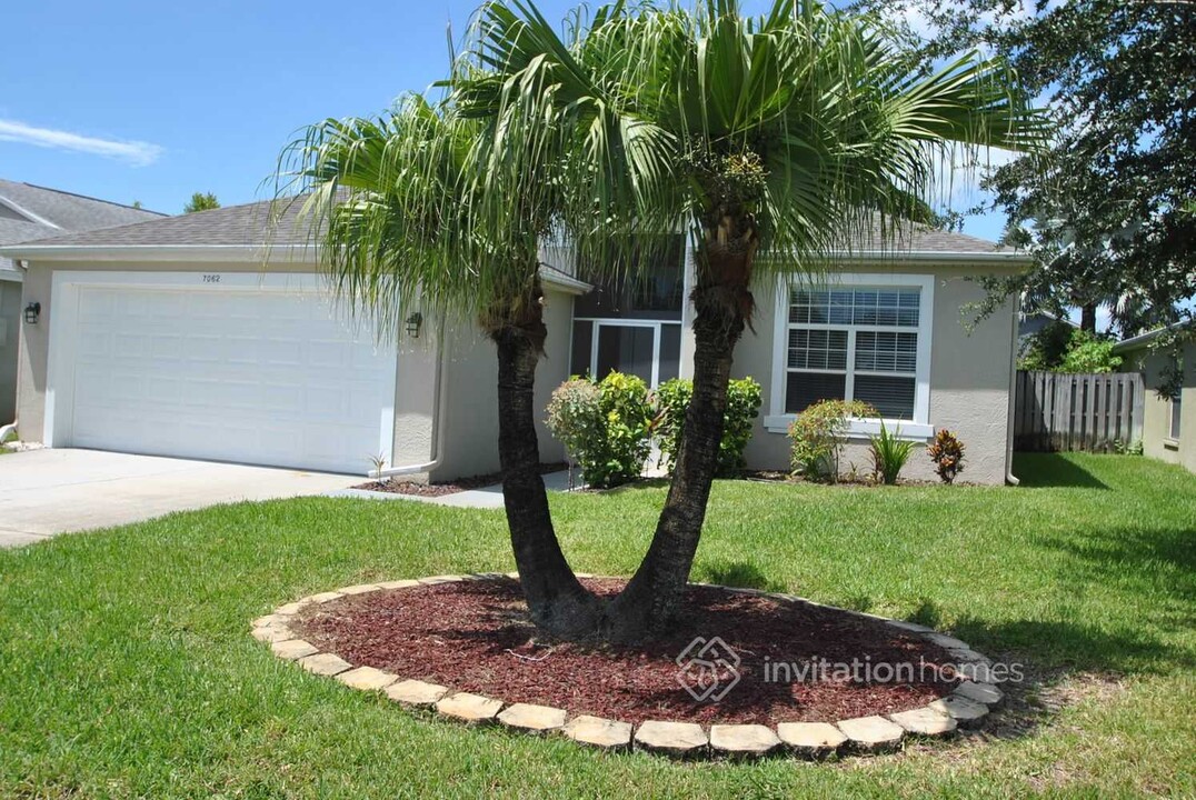 7062 Red Bay Ct in Melbourne, FL - Foto de edificio