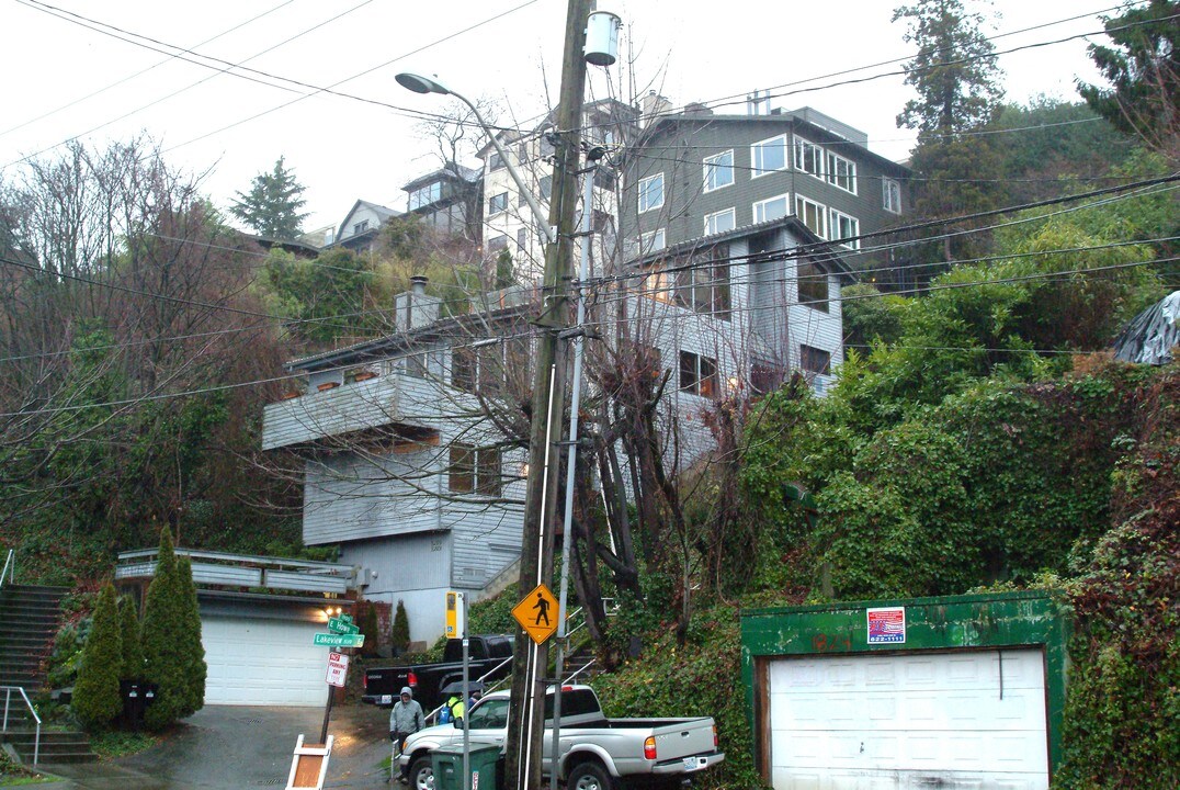 814 E Howe St in Seattle, WA - Foto de edificio