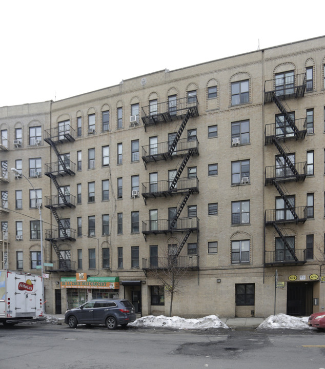 676 E 141st St in Bronx, NY - Building Photo