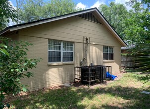 412 Woodbine St in Jacksonville, FL - Foto de edificio - Building Photo