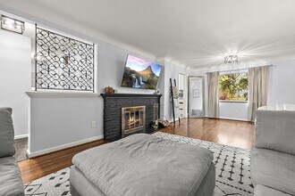 2432 Hawkins Ave in Royal Oak, MI - Foto de edificio - Building Photo