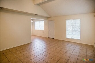 115 Crest Dr in San Marcos, TX - Building Photo - Building Photo