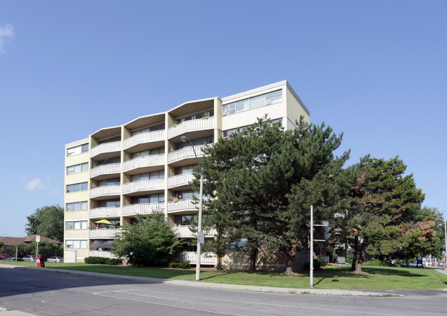 Cardinal Plaza in Hamilton, ON - Building Photo - Building Photo