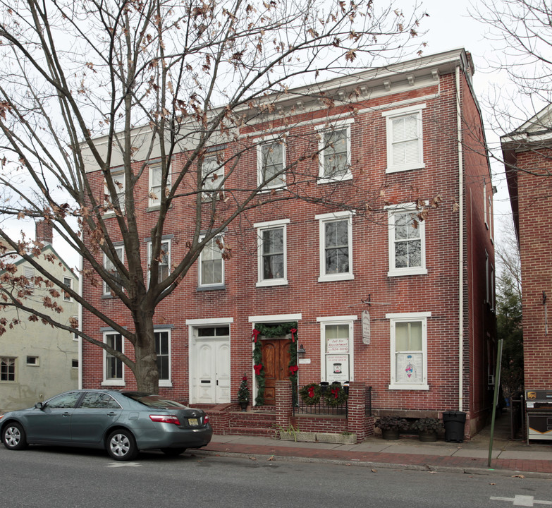 319 Farnsworth Ave in Bordentown, NJ - Building Photo