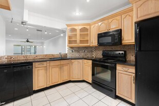 6300 S Falls Cir Dr in Lauderhill, FL - Building Photo