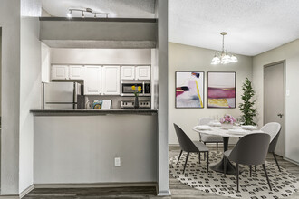 Vue at Knoll Trail Apartments in Dallas, TX - Building Photo - Building Photo