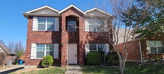 8805 Wayne St in Cross Roads, TX - Building Photo