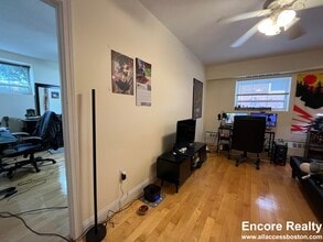 15 Fairbanks St, Unit 2 in Brookline, MA - Building Photo - Building Photo